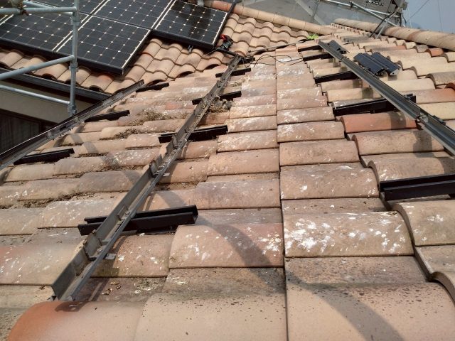 高松市で屋根瓦に残った鳩のフン